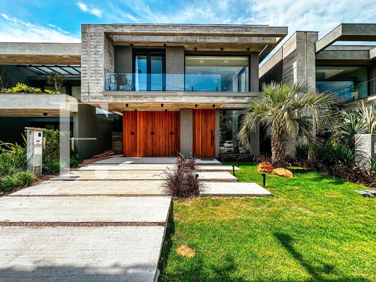 Sobrado com 265m², 4 dormitórios, 4 suítes, 2 vagas, Sunset em Xangri-Lá