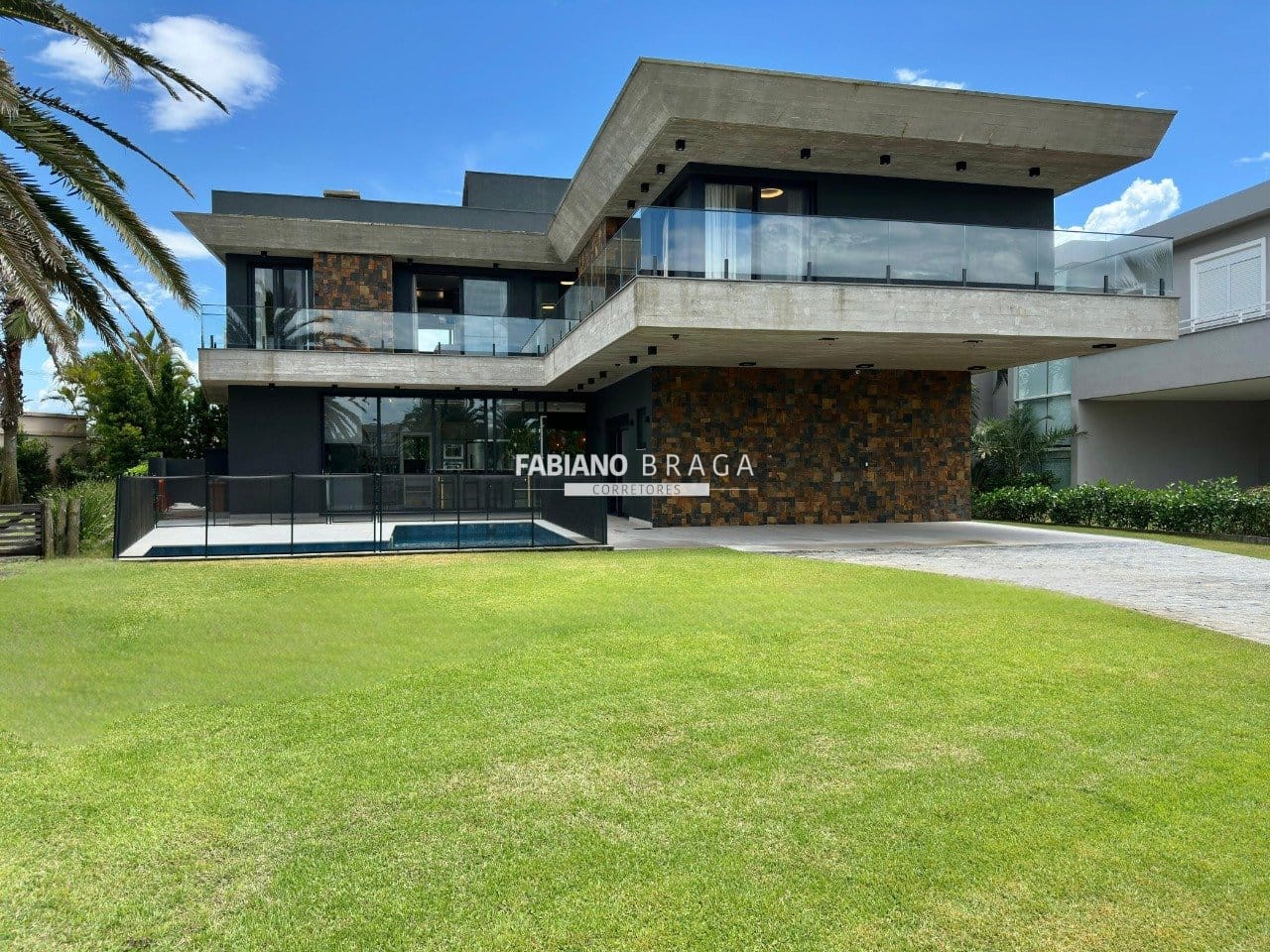 Sobrado com 400m², 4 dormitórios, 4 suítes, 2 vagas, Playa Vista em Xangri-Lá