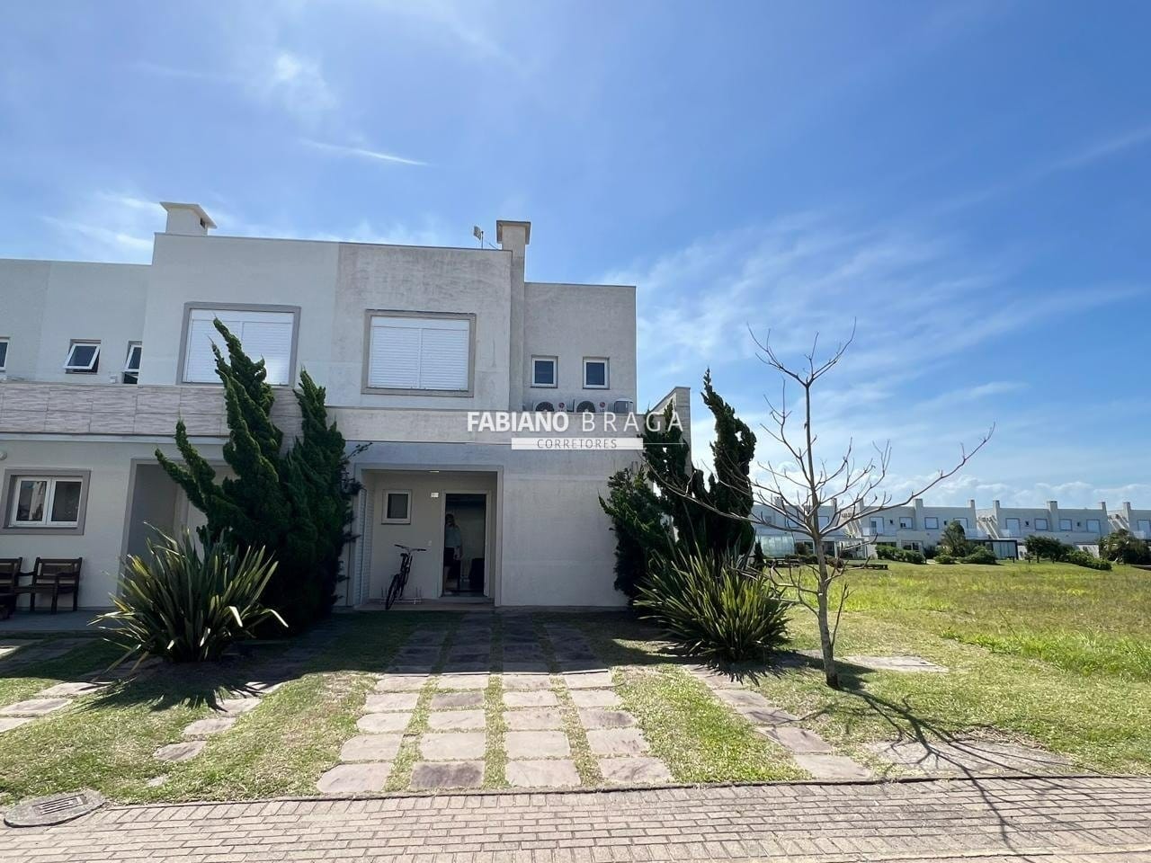 Sobrado com 135m², 3 dormitórios, 1 suíte, 2 vagas, Pateo Marbella em Xangri-Lá