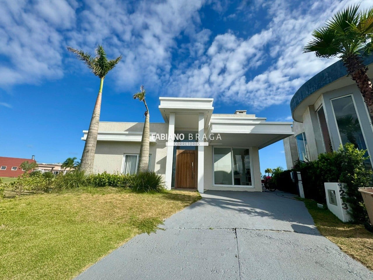 Sobrado com 276m², 6 dormitórios, 6 suítes, 2 vagas, Riviera em Xangri-Lá
