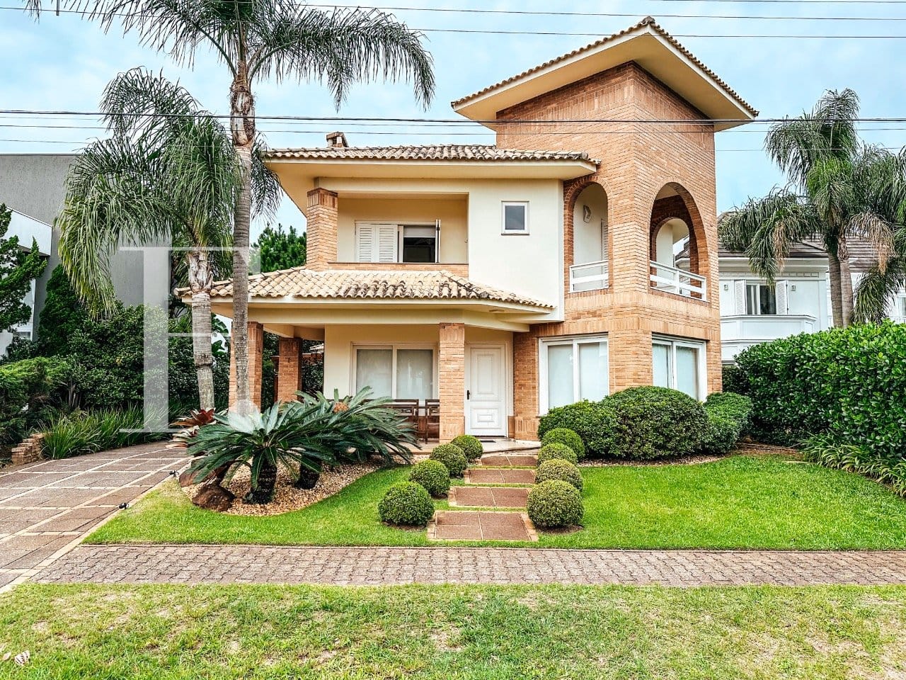 Sobrado com 259m², 4 dormitórios, 2 suítes, 2 vagas, Atlântida Lagos Park em Xangri-Lá