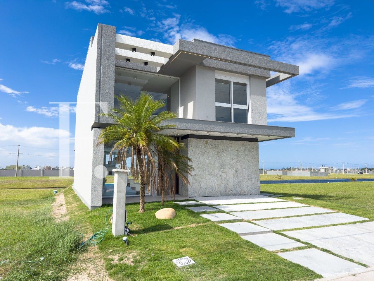 Sobrado com 165m², 4 dormitórios, 4 suítes, 2 vagas, Joy Xangri-Lá em Xangri-Lá