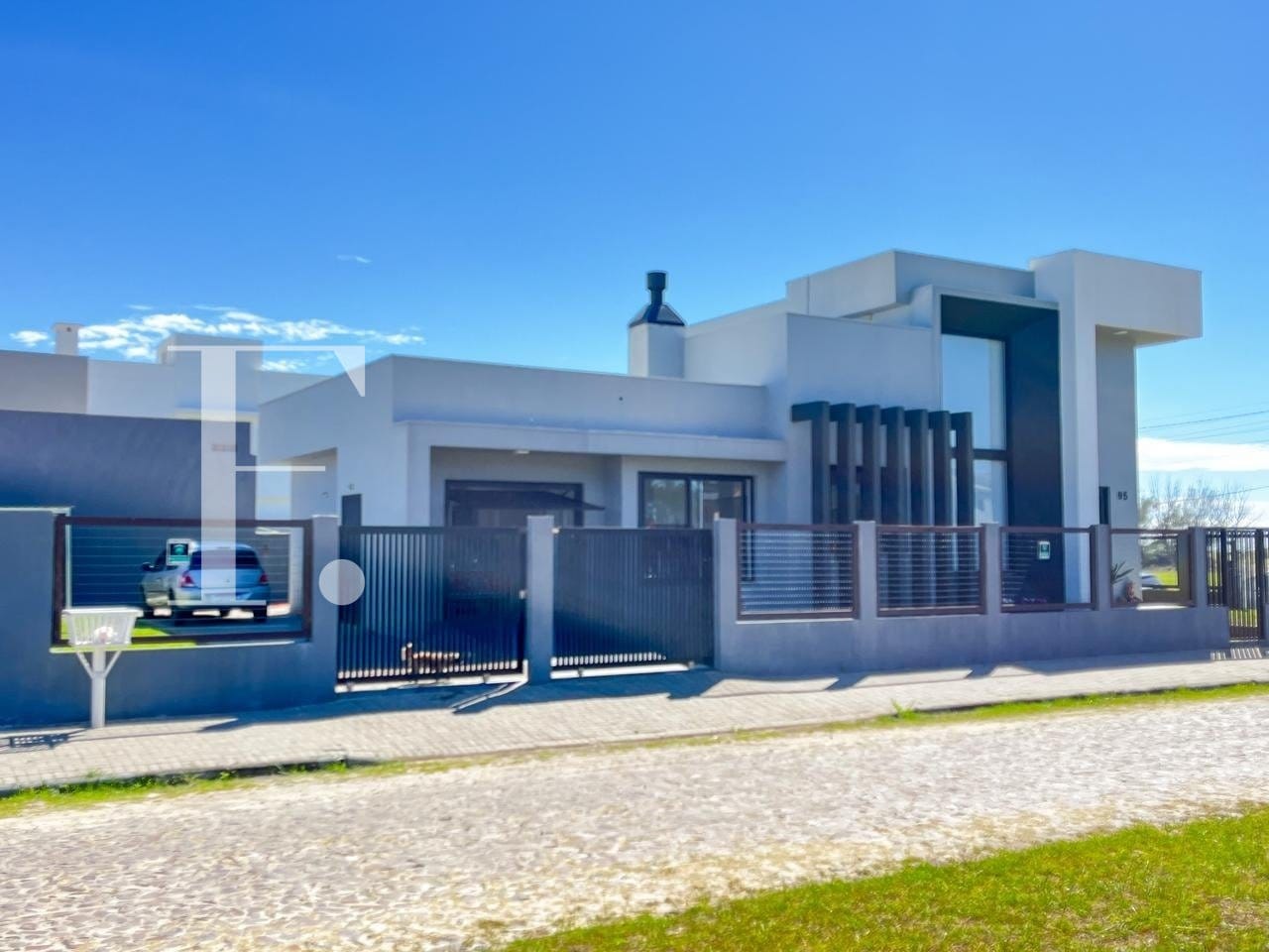 Casa com 190m², 3 dormitórios, 3 suítes, 2 vagas, no bairro Rainha do Mar em Xangri-Lá