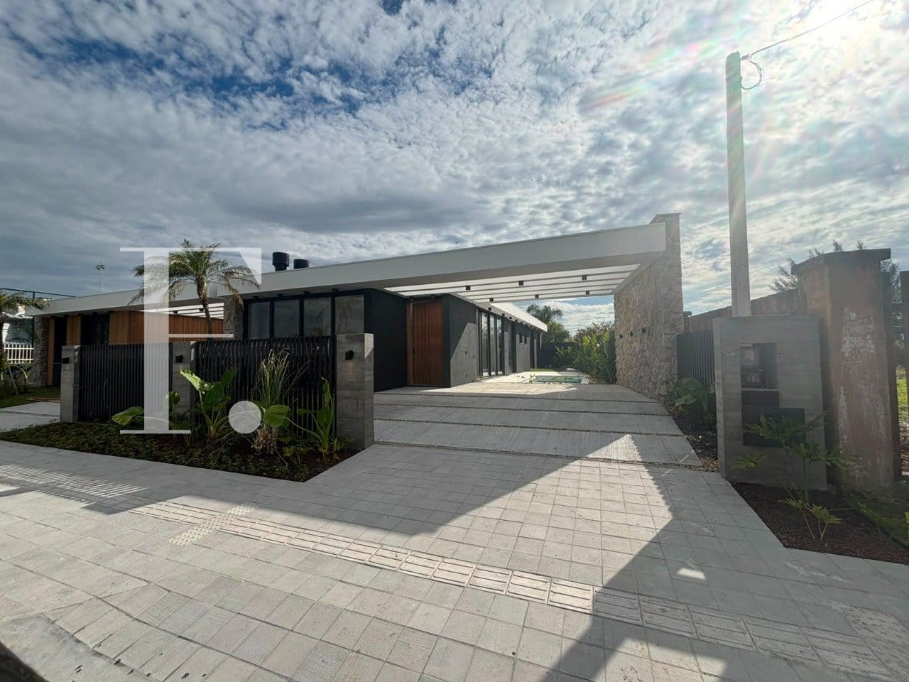 Casa com 180m², 3 dormitórios, 3 suítes, 2 vagas, no bairro Atlântida em Xangri-Lá