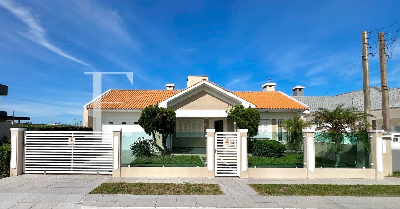Casa com 180m², 4 dormitórios, 1 suíte, 2 vagas, no bairro Remanso em Xangri-Lá