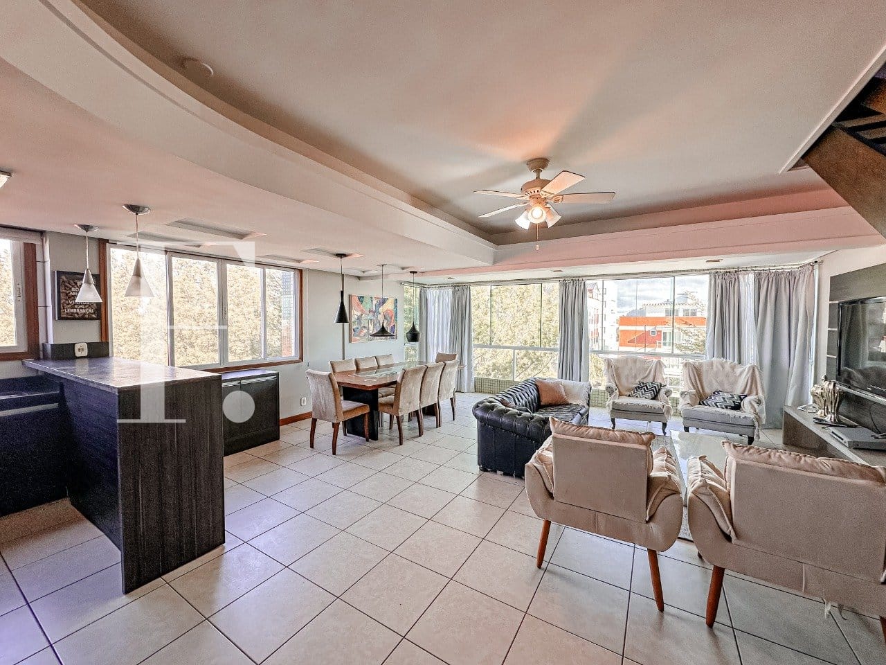 Apartamento com 275m², 3 dormitórios, 1 suíte, 2 vagas, Edifício Maison Meneghoto em Xangri-Lá