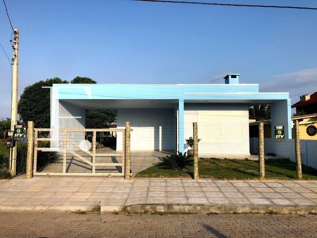 Casa com 170m², 3 dormitórios, 1 suíte, 2 vagas, no bairro Centro em Xangri-Lá