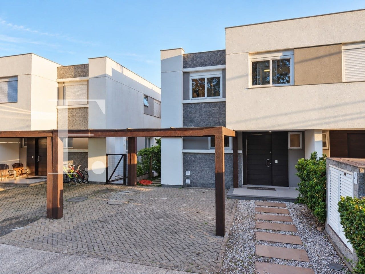 Sobrado com 240m², 4 dormitórios, 4 suítes, 2 vagas, Rossi Atlântida em Xangri-Lá