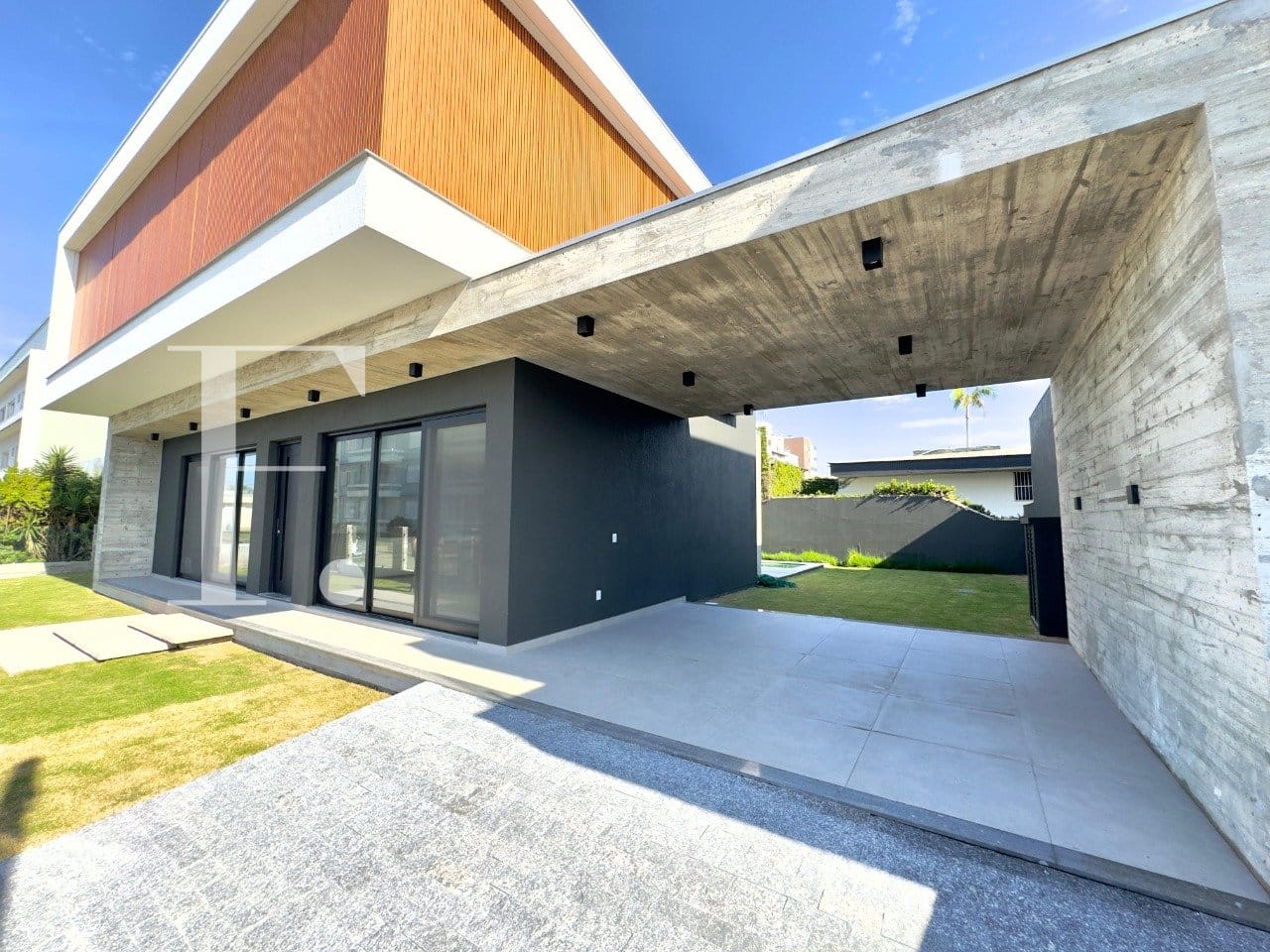 Casa com 250m², 4 dormitórios, 4 suítes, 2 vagas, no bairro Atlântida em Xangri-Lá