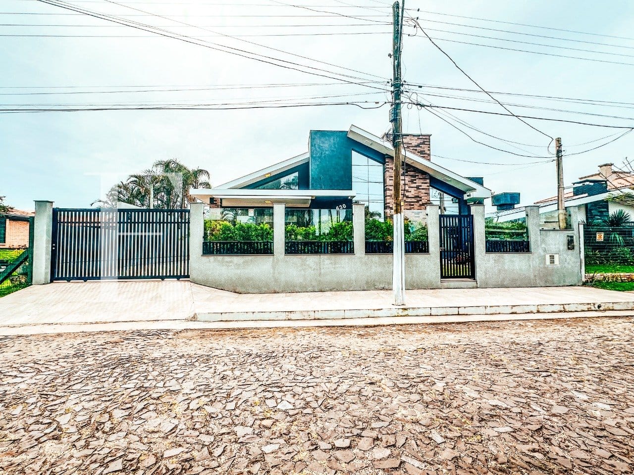Casa com 280m², 4 dormitórios, 3 suítes, 3 vagas, no bairro Atlântida em Xangri-Lá