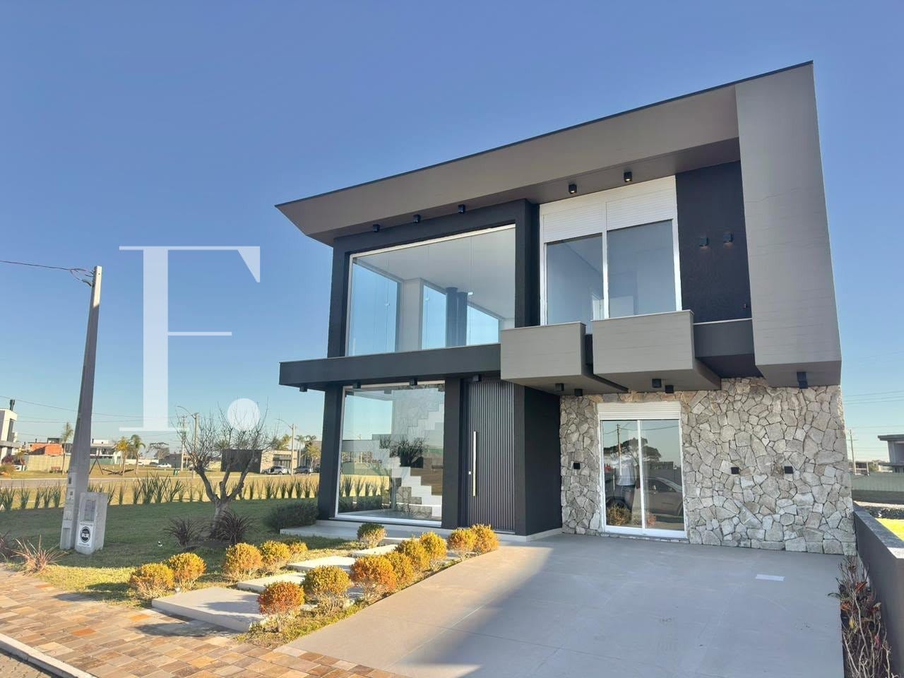 Sobrado com 235m², 4 dormitórios, 4 suítes, 2 vagas, Allure Beach Condo em Xangri-Lá