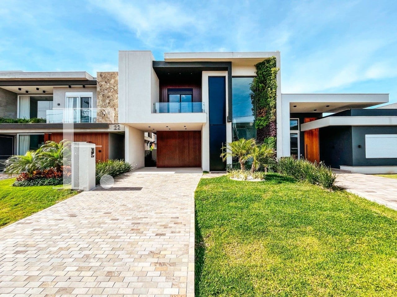 Sobrado com 250m², 4 dormitórios, 4 suítes, 2 vagas, Sunset em Xangri-Lá