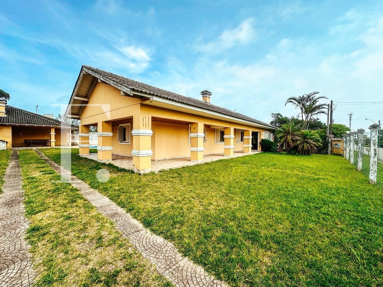 Casa com 217m², 5 dormitórios, 3 suítes, 4 vagas, no bairro Rainha do Mar em Xangri-Lá