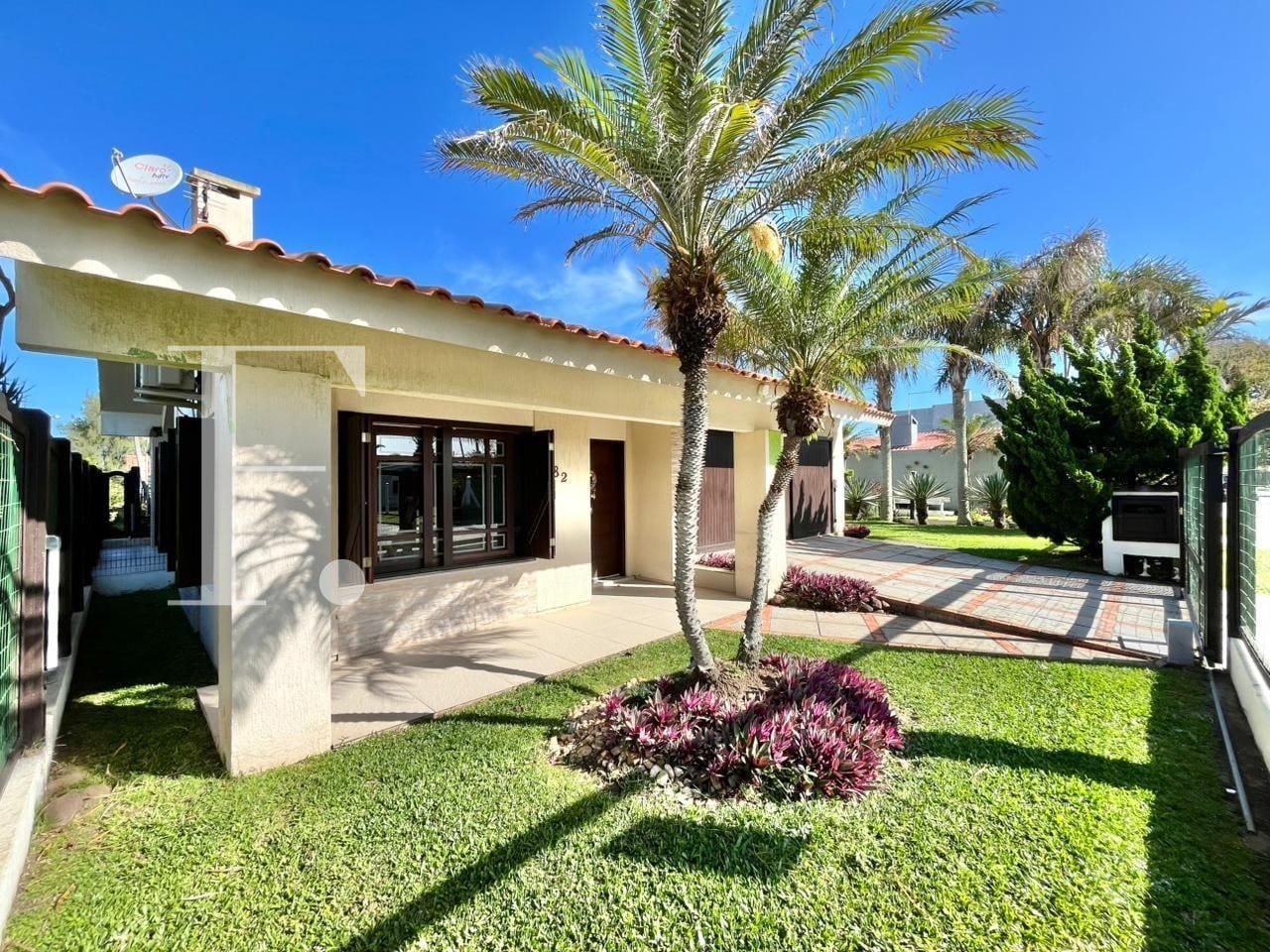 Casa com 200m², 4 dormitórios, 2 suítes, 2 vagas, no bairro Centro em Xangri-Lá