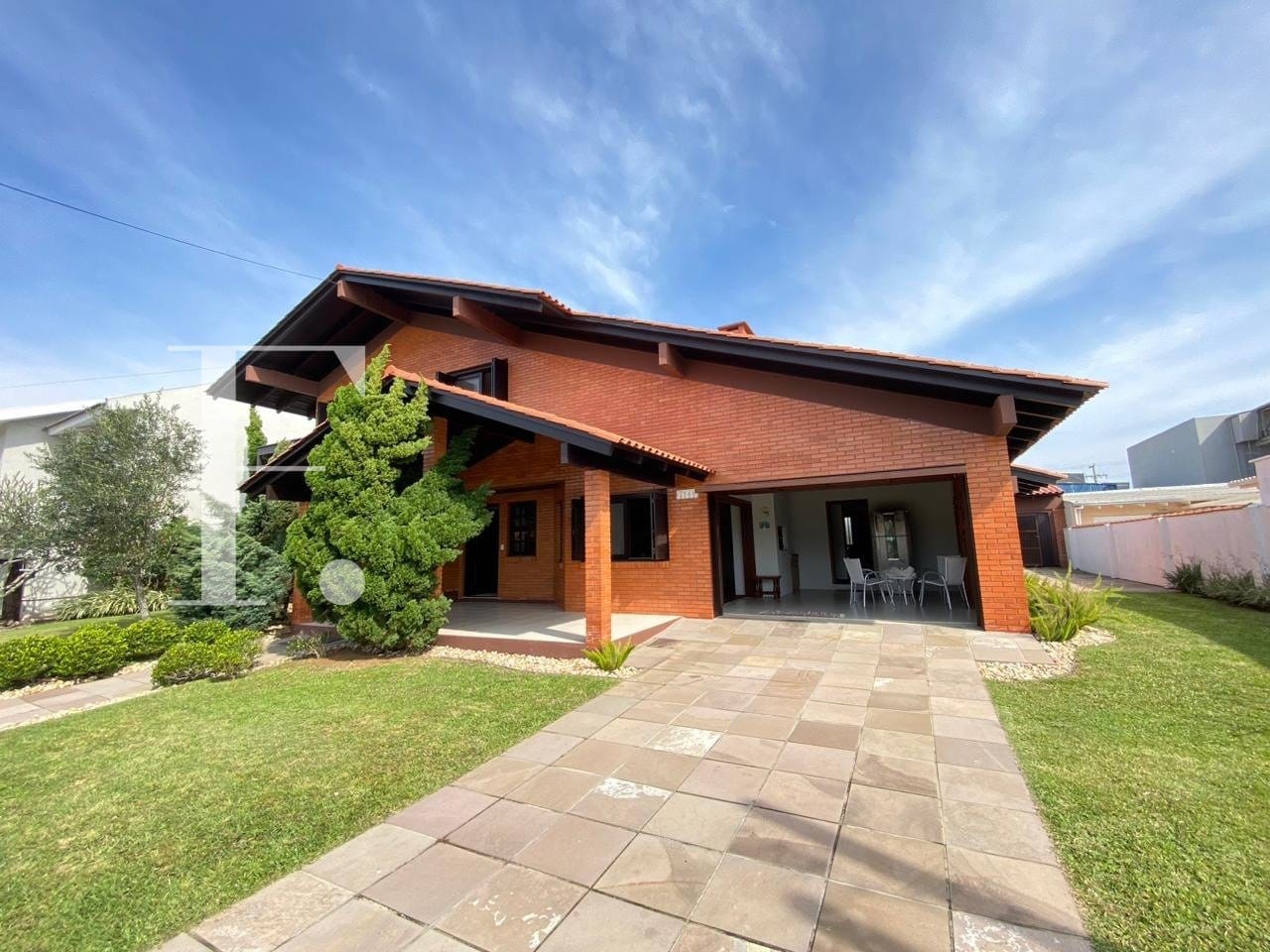 Casa com 260m², 6 dormitórios, 4 suítes, 4 vagas, no bairro Centro em Xangri-Lá