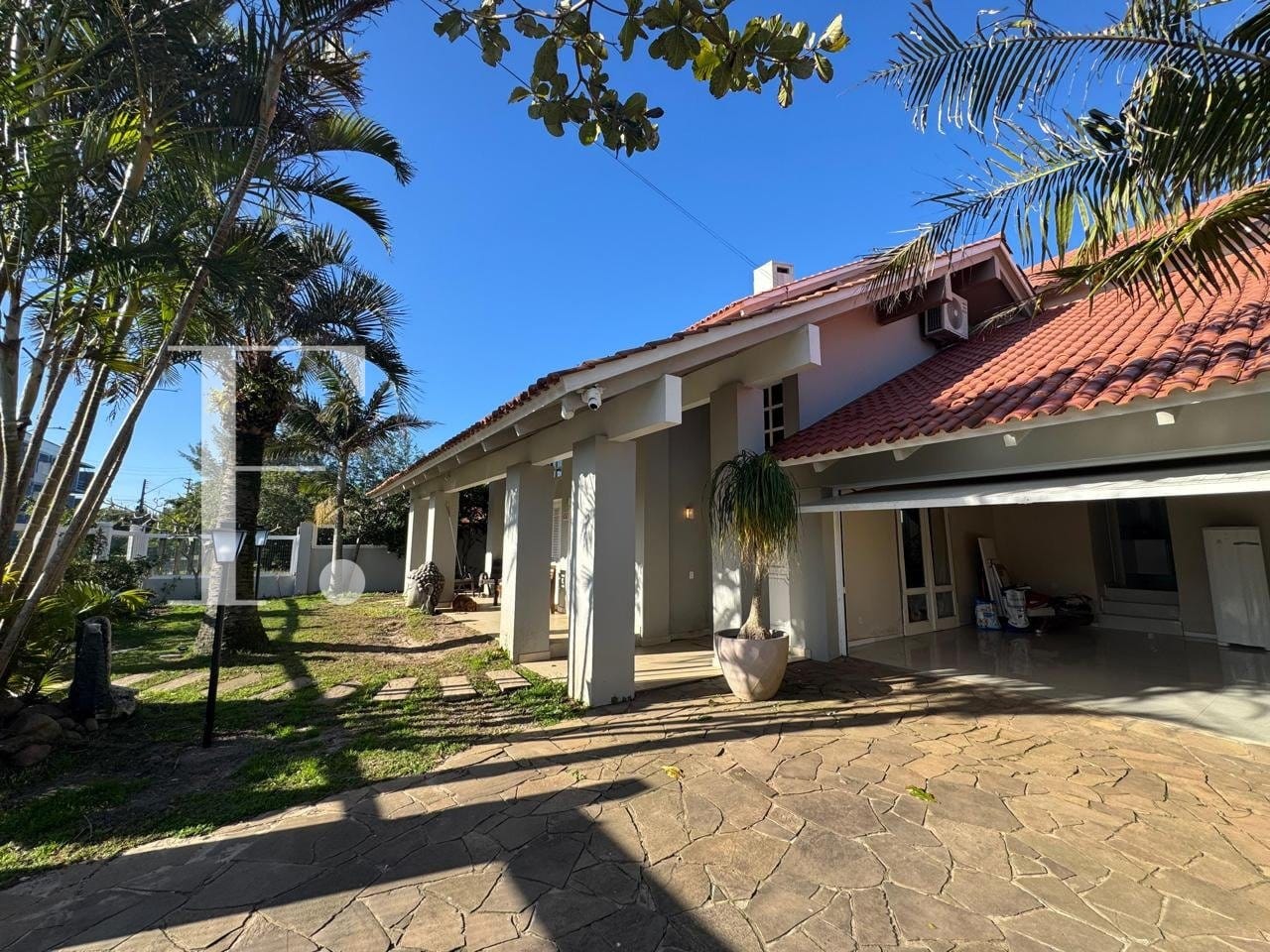Casa com 381m², 4 dormitórios, 2 suítes, no bairro Atlântida em Xangri-Lá