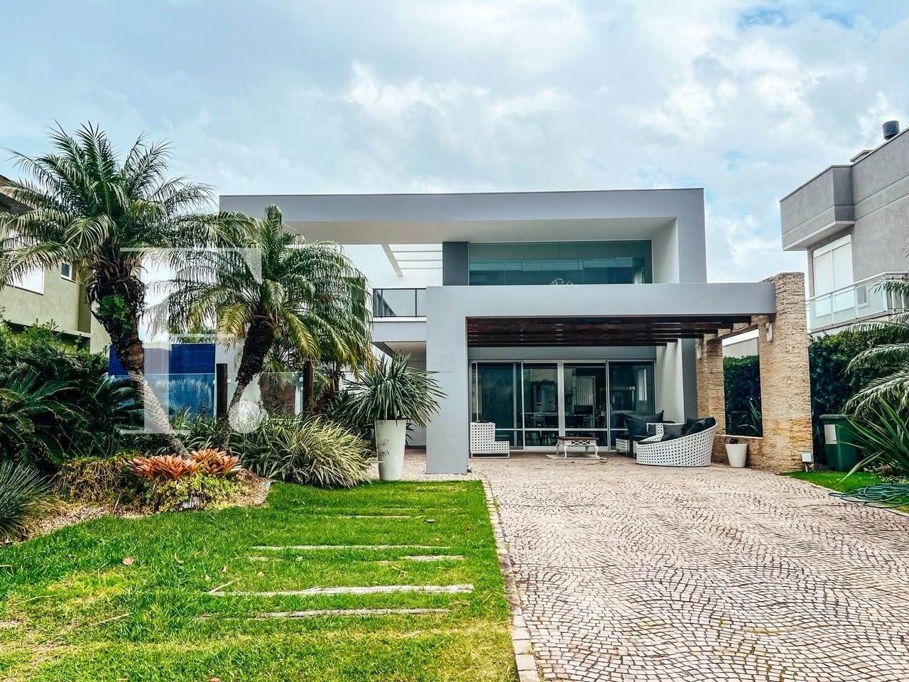 Sobrado com 270m², 4 dormitórios, 4 suítes, 2 vagas, Ventura Club em Xangri-Lá