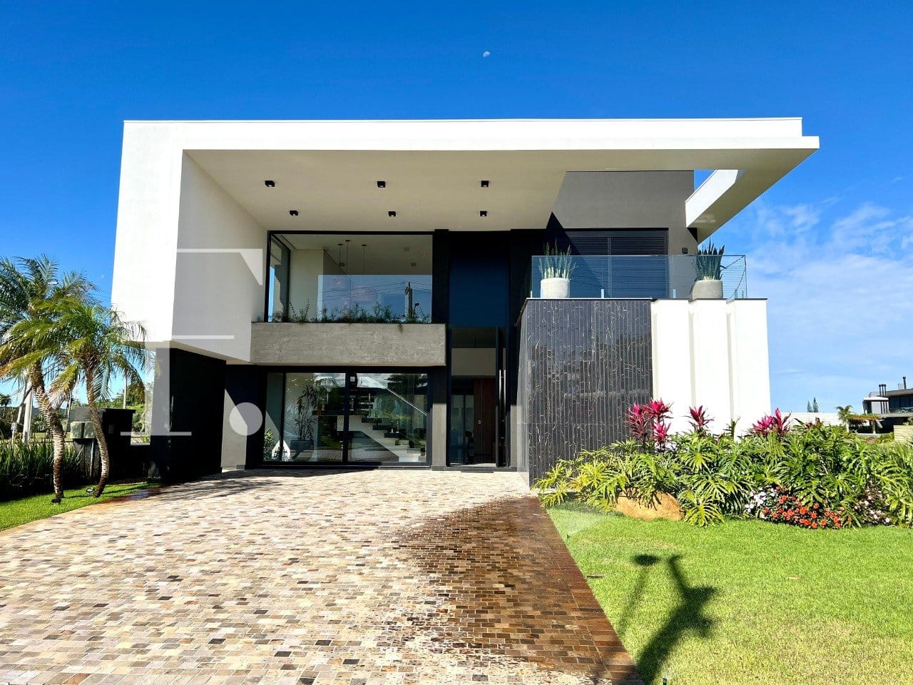 Sobrado com 405m², 5 dormitórios, 5 suítes, 2 vagas, Sense em Xangri-Lá