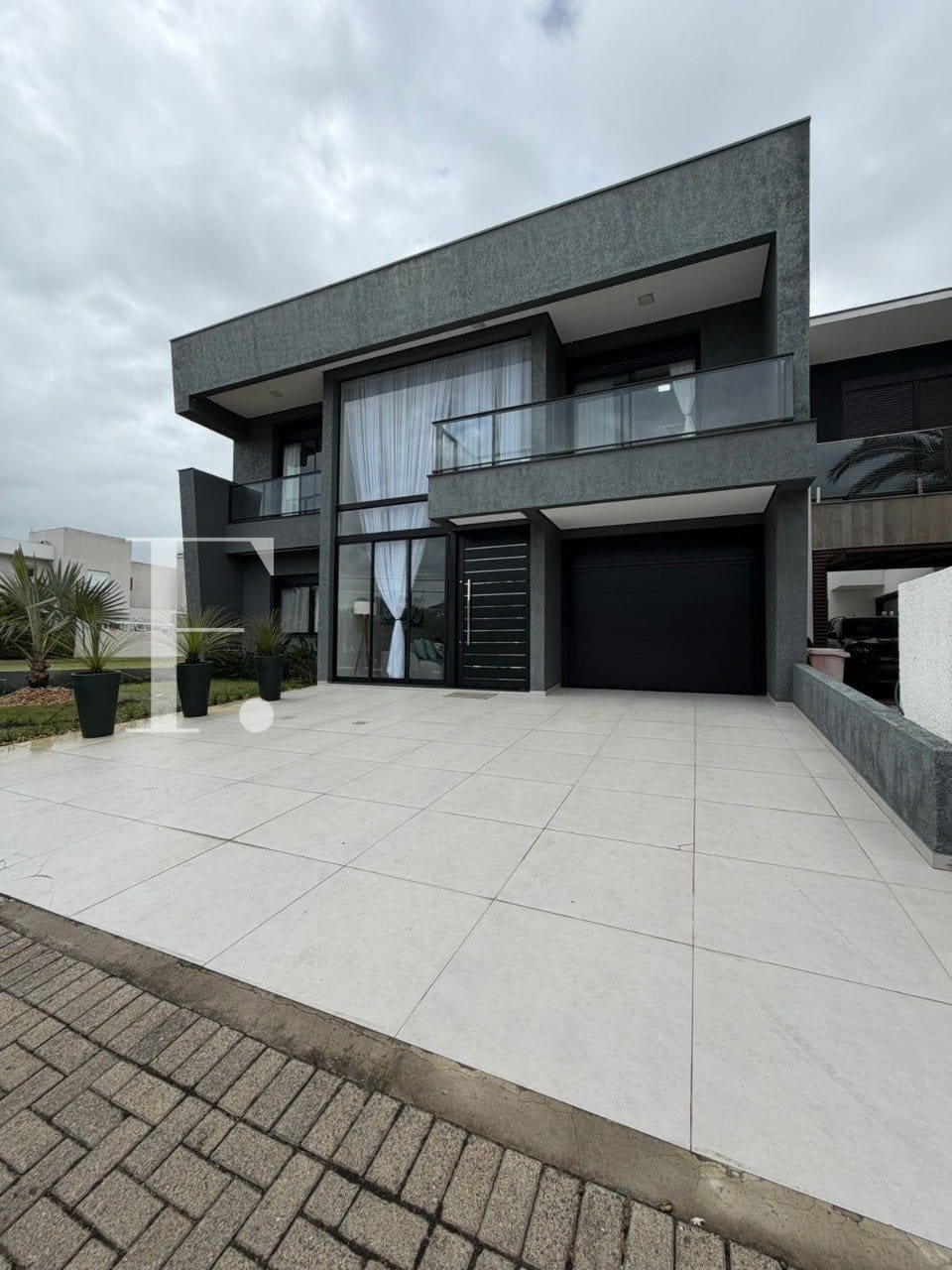 Sobrado com 415m², 4 dormitórios, 4 suítes, 2 vagas, Velas da Marina em Capão da Canoa