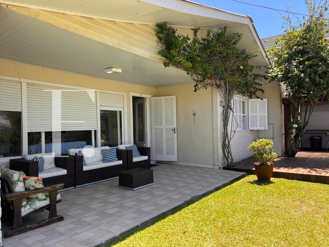 Casa com 122m², 4 dormitórios, 1 suíte, 2 vagas, no bairro Atlântida em Xangri-Lá