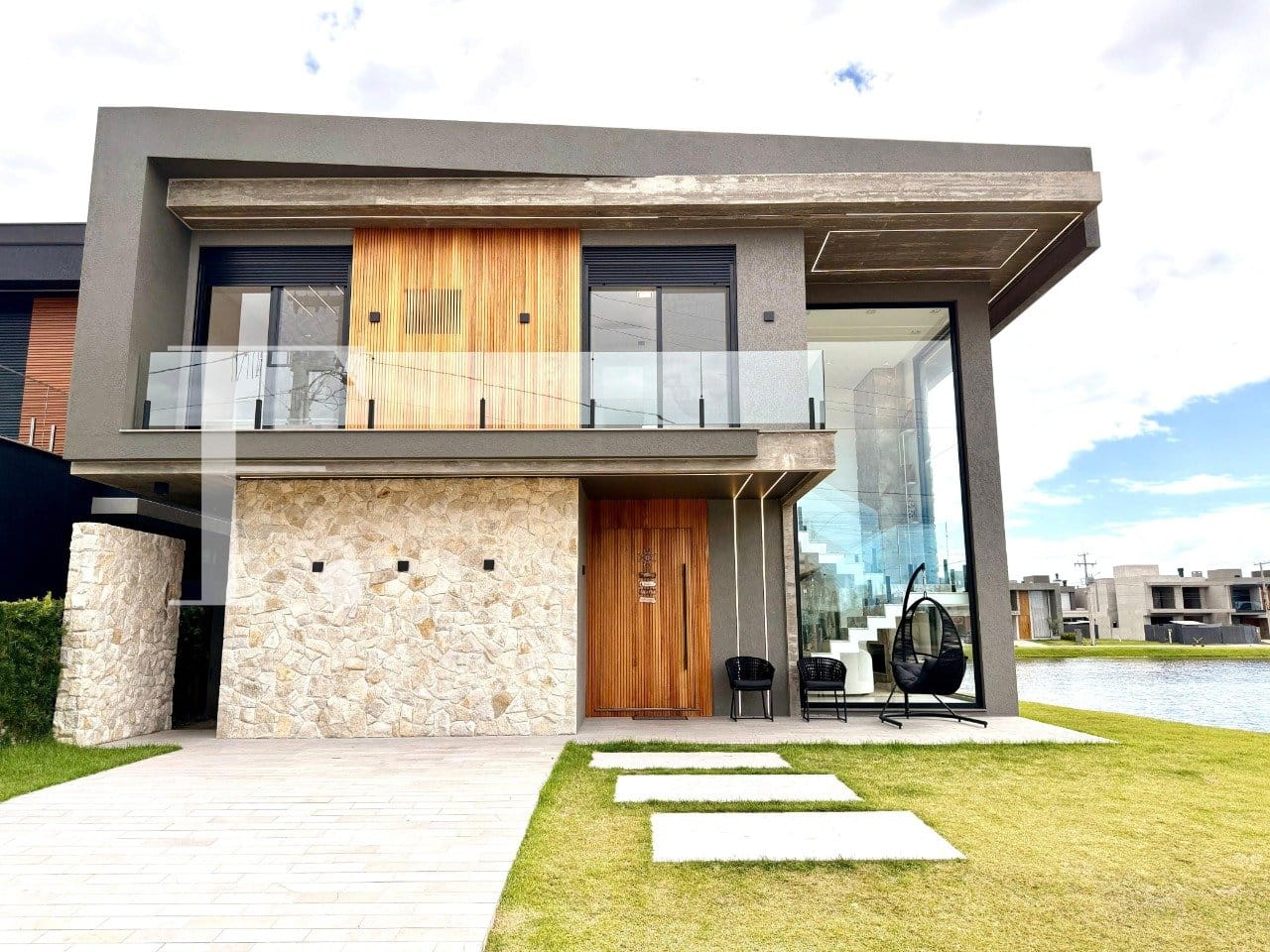 Sobrado com 280m², 6 dormitórios, 6 suítes, 2 vagas, Sunset em Xangri-Lá