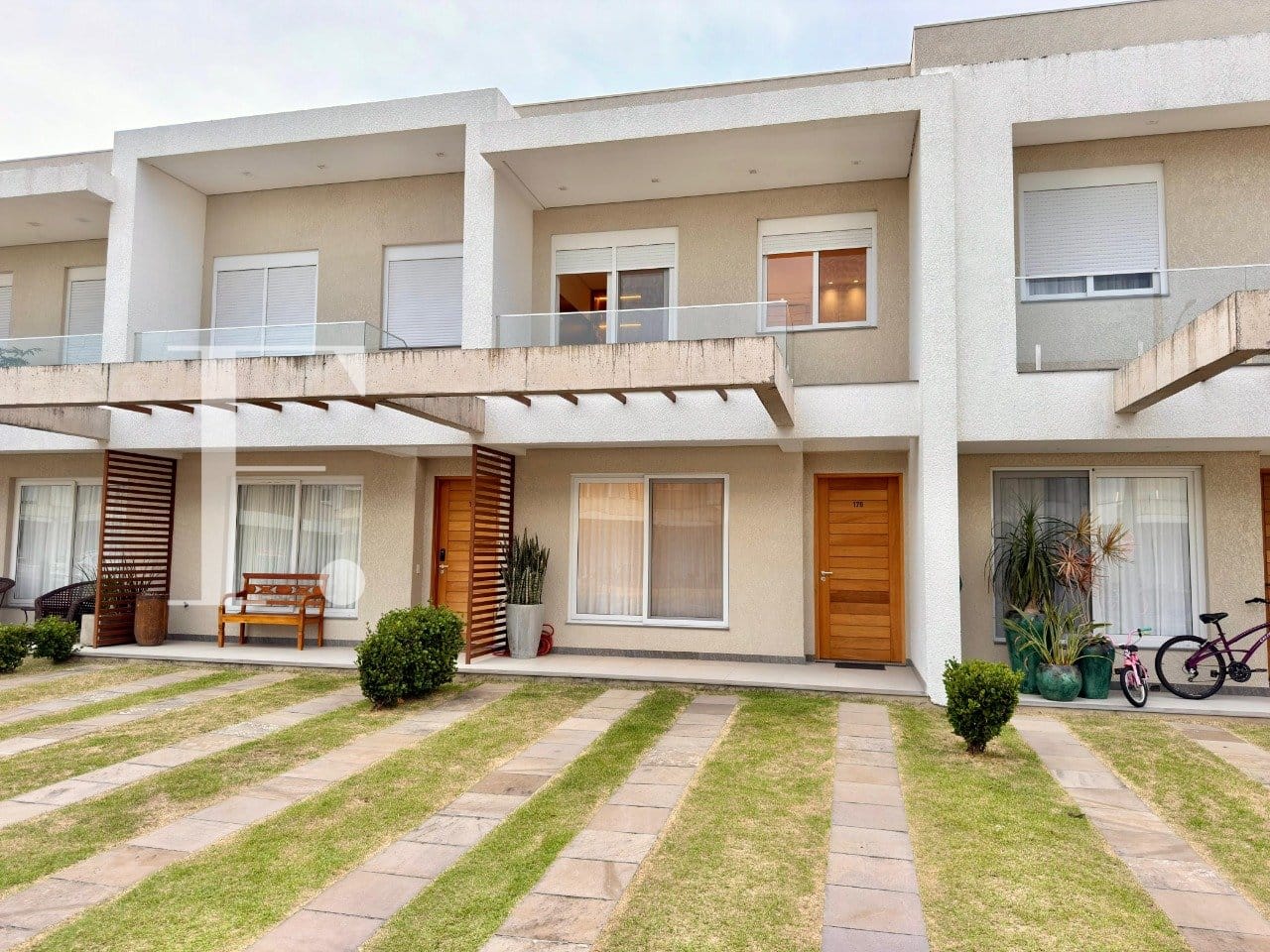 Sobrado com 143m², 3 dormitórios, 1 suíte, 2 vagas, Murano em Capão da Canoa