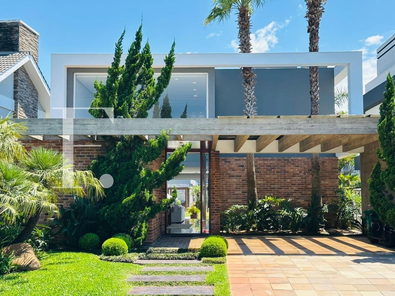 Sobrado com 324m², 5 dormitórios, 5 suítes, 2 vagas, Malibu em Xangri-Lá