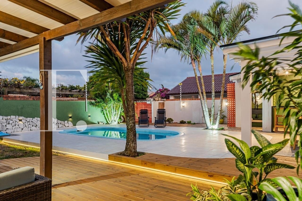 Casa com 130m², 4 dormitórios, 2 suítes, 2 vagas, no bairro Centro em Xangri-Lá