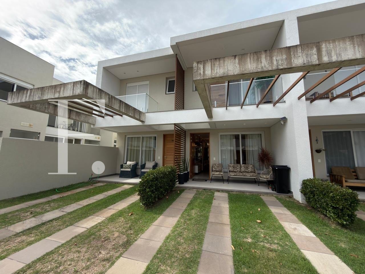 Sobrado com 119m², 2 dormitórios, 2 suítes, 2 vagas, Murano em Capão da Canoa