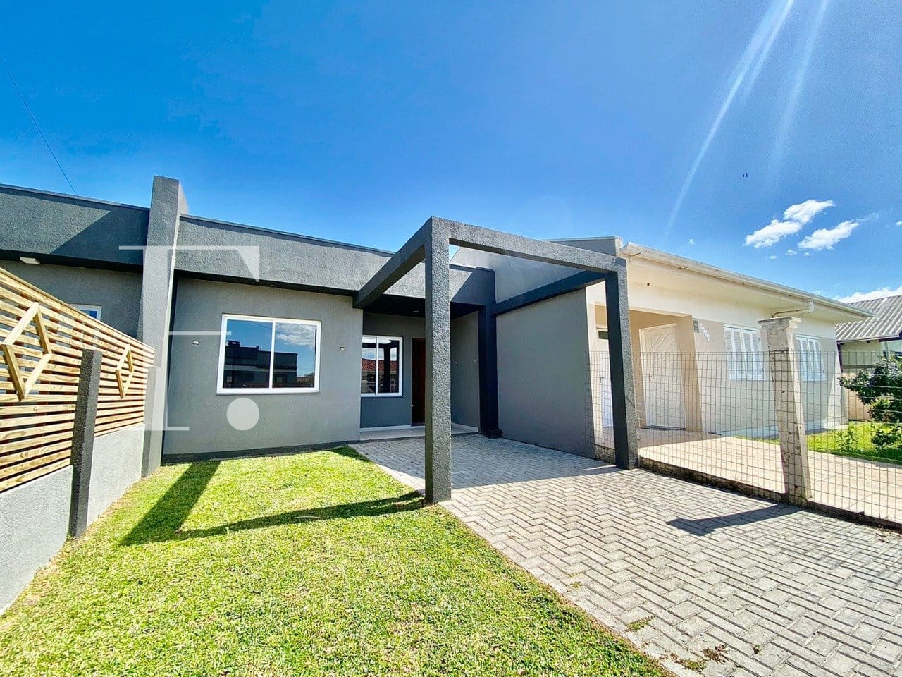 Casa com 75m², 2 dormitórios, 1 suíte, 1 vaga, no bairro Rainha do Mar em Xangri-Lá