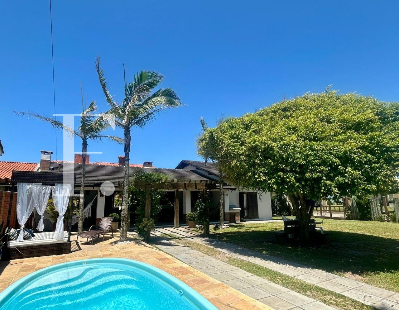 Casa com 124m², 5 dormitórios, 2 vagas, no bairro Rainha do Mar em Xangri-Lá
