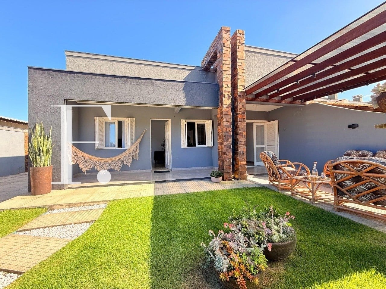 Casa com 177m², 3 dormitórios, 3 suítes, 2 vagas, no bairro Rainha do Mar em Xangri-Lá