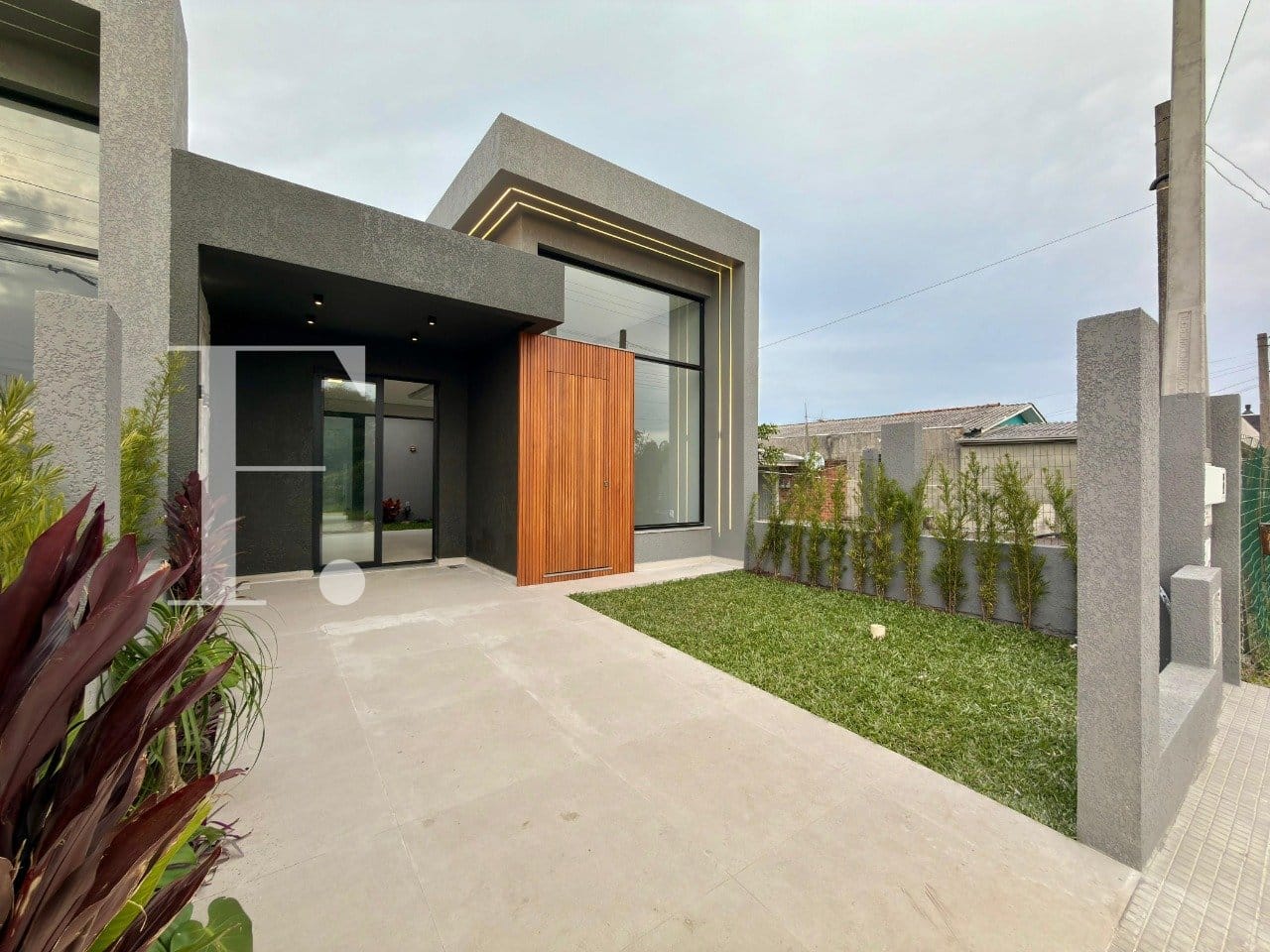 Casa com 92m², 3 dormitórios, 1 suíte, 2 vagas, no bairro Noiva do Mar em Xangri-Lá
