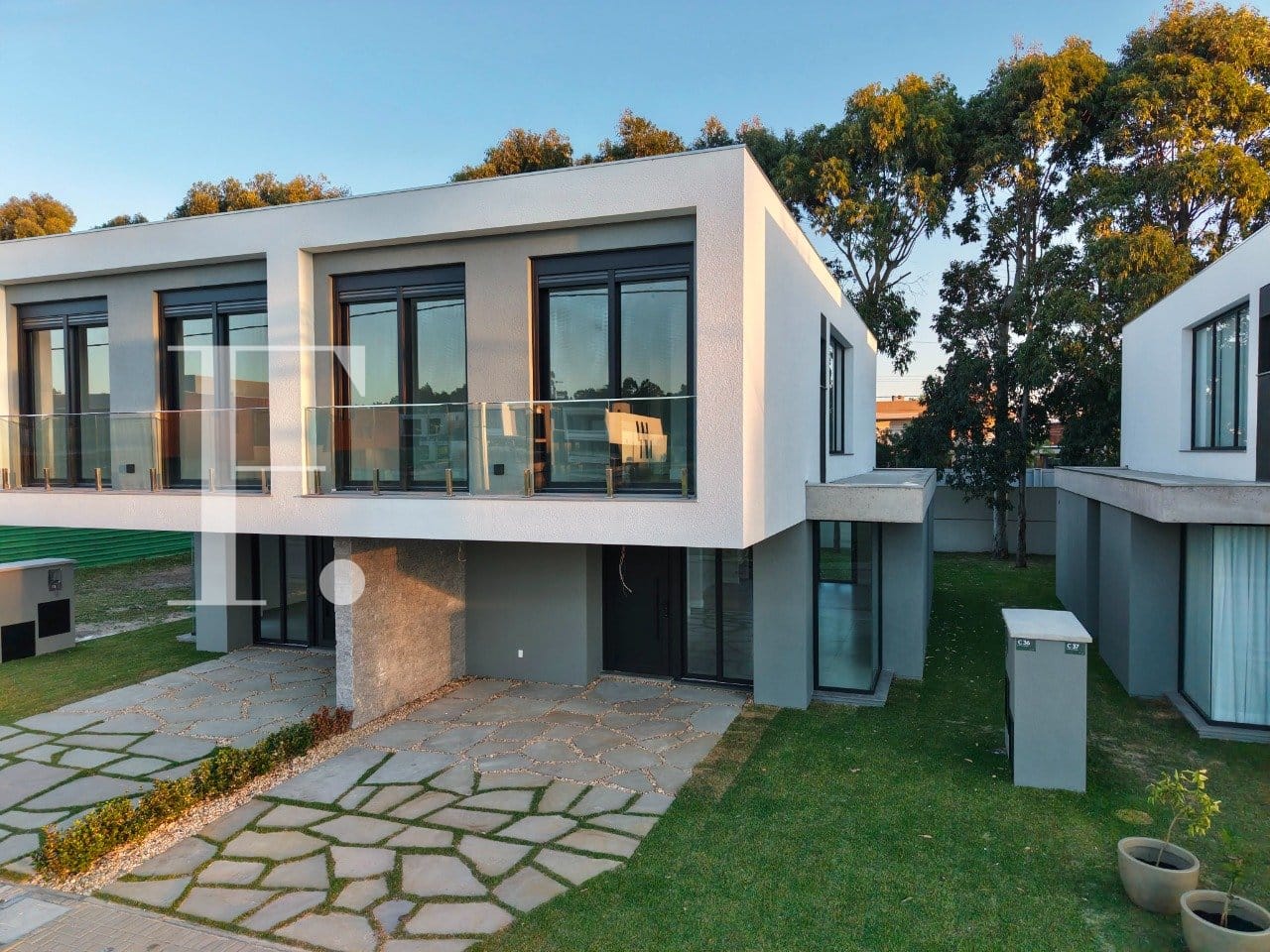 Sobrado com 224m², 3 dormitórios, 3 suítes, Amaná em Xangri-Lá