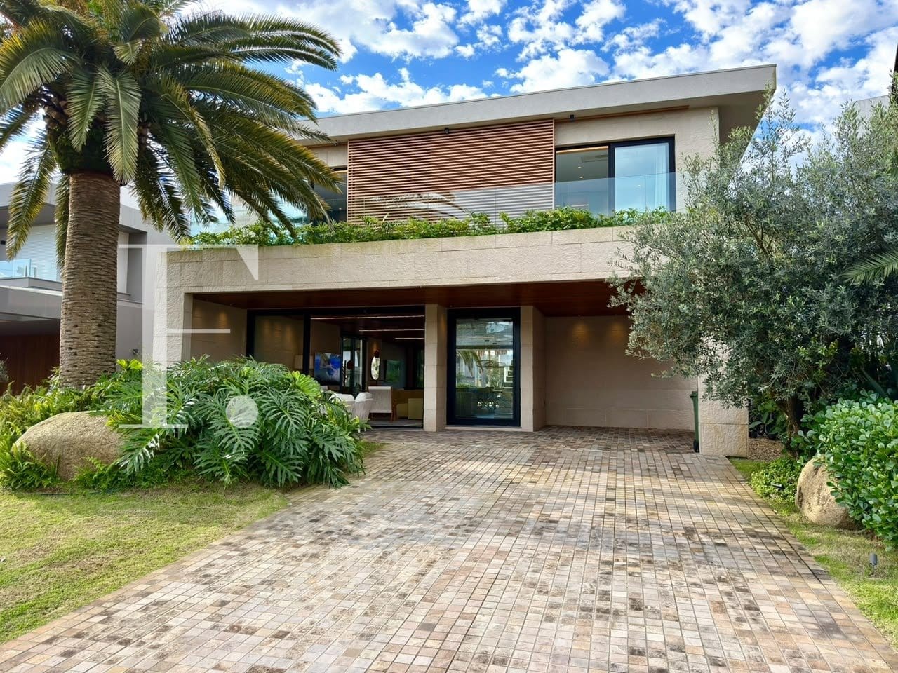 Sobrado com 488m², 5 dormitórios, 5 suítes, 2 vagas, Enseada Lagos em Xangri-Lá