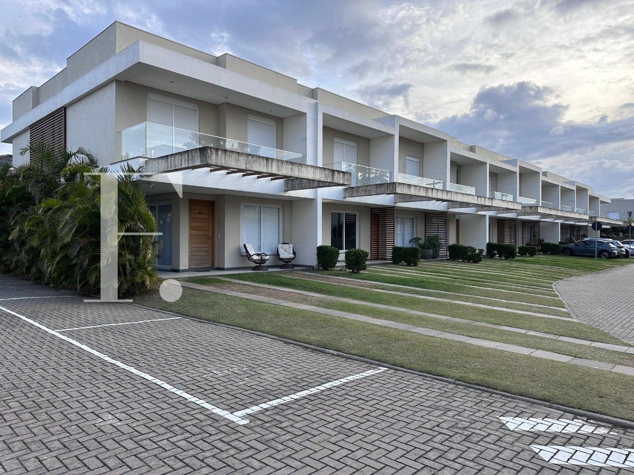 Sobrado com 166m², 4 dormitórios, 2 suítes, 4 vagas, Murano em Capão da Canoa