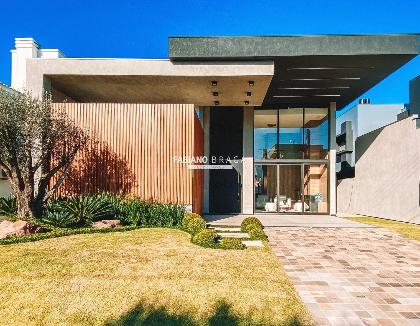 Casa Condomínio com 254m², 4 dormitórios, 4 suítes, 2 vagas, Velas da Marina em Capão da Canoa