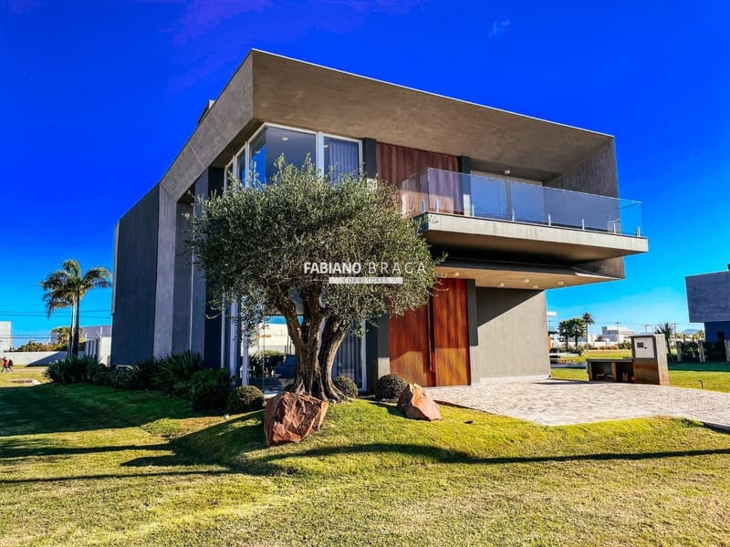 Sobrado com 390m², 5 dormitórios, 5 suítes, 4 vagas, Sense em Xangri-Lá