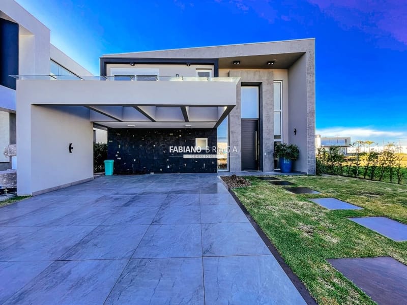 Sobrado com 400m², 5 dormitórios, 5 suítes, 4 vagas, Sense em Xangri-Lá