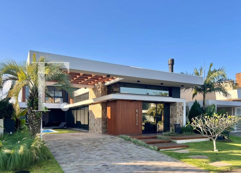Sobrado com 230m², 4 dormitórios, 4 suítes, 4 vagas, Villaggio em Xangri-Lá