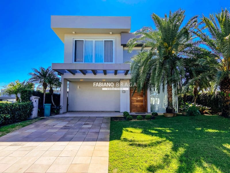 Sobrado com 360m², 4 dormitórios, 4 suítes, 2 vagas, Enseada Lagos em Xangri-Lá