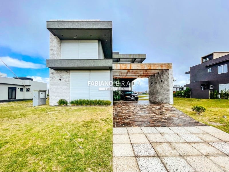 Sobrado com 182m², 6 dormitórios, 6 suítes, 2 vagas, Riviera em Xangri-Lá