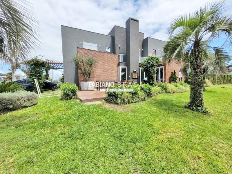 Sobrado com 220m², 4 dormitórios, 3 suítes, 2 vagas, Acqualina em Xangri-Lá