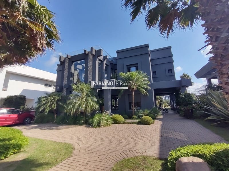 Sobrado com 469m², 5 dormitórios, 5 suítes, 2 vagas, Villaggio em Xangri-Lá