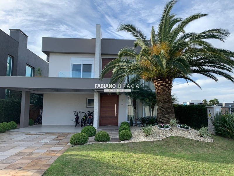 Sobrado com 278m², 4 dormitórios, 4 suítes, 2 vagas, Enseada Lagos em Xangri-Lá