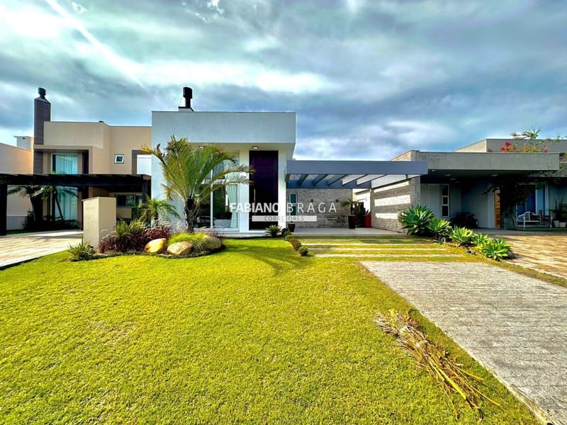 Casa Condomínio com 188m², 4 dormitórios, 4 suítes, 2 vagas, Riviera em Xangri-Lá