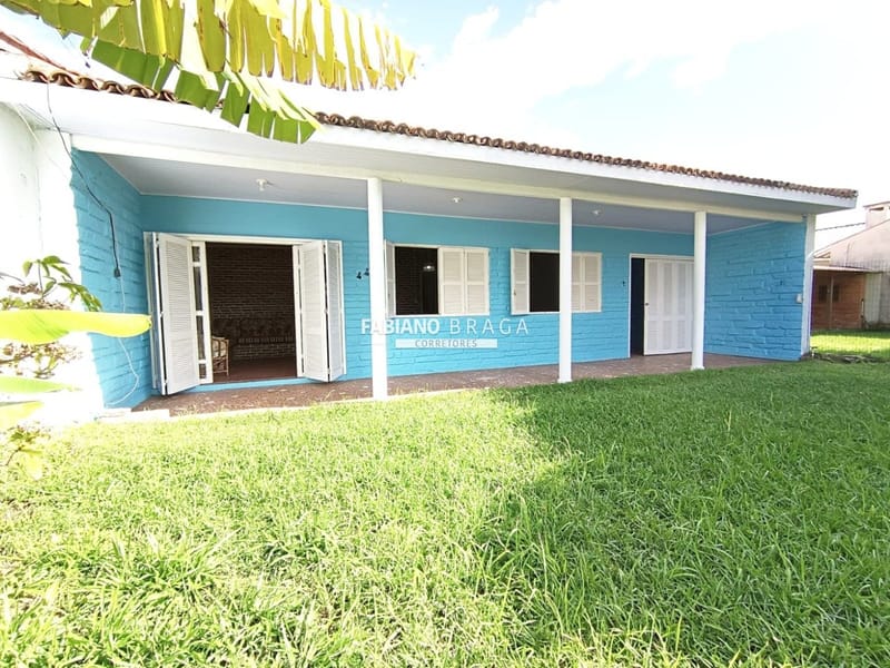 Casa com 211m², 4 dormitórios, 1 suíte, 2 vagas, no bairro Centro em Xangri-Lá