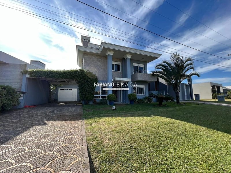 Sobrado com 300m², 5 dormitórios, 3 suítes, 2 vagas, Riviera em Xangri-Lá