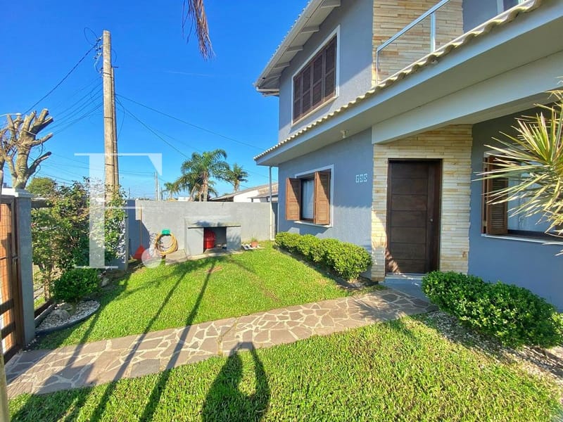 Casa com 299m², 4 dormitórios, 1 suíte, 2 vagas, no bairro Centro em Xangri-Lá