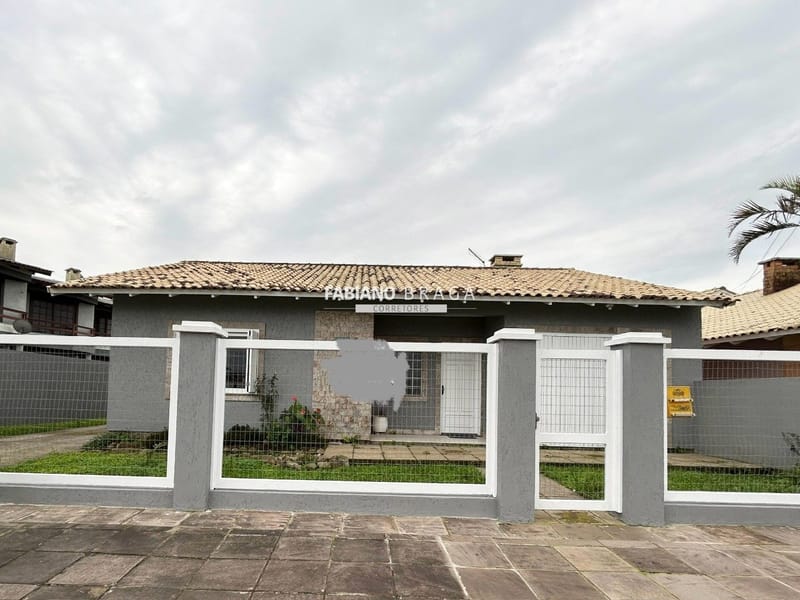 Casa com 220m², 4 dormitórios, 2 suítes, 1 vaga, no bairro Centro em Xangri-Lá